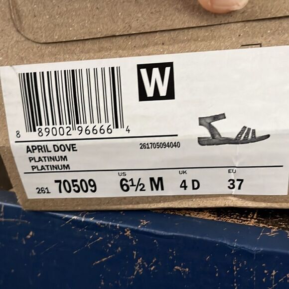 Clarks April Dove Sandals in Platinum, 6.5, New in Box, Velcro ankle strap - Picture 2 of 6